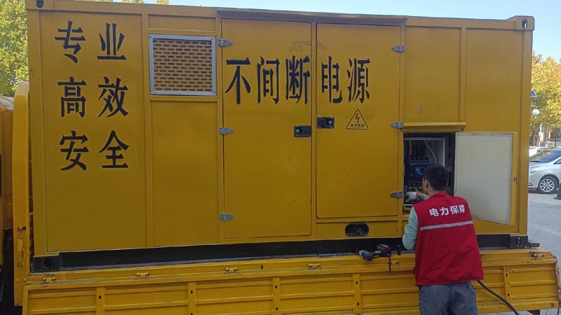 奈曼柴油发电机组和UPS电源配合使用时，如何避免切换过程中的电力中断？